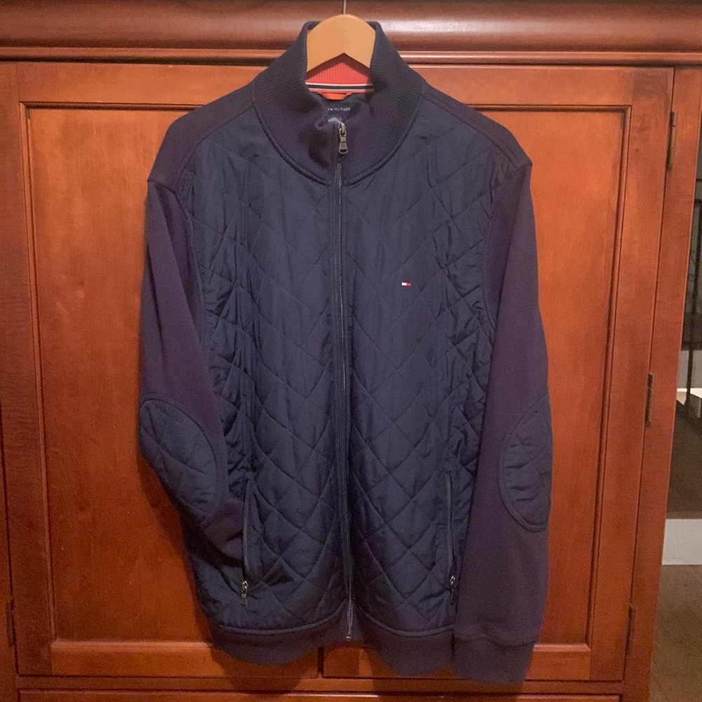 Tommy Hillfiger Fall Bomber jacket Lg. Quilted design front & on elbow pads